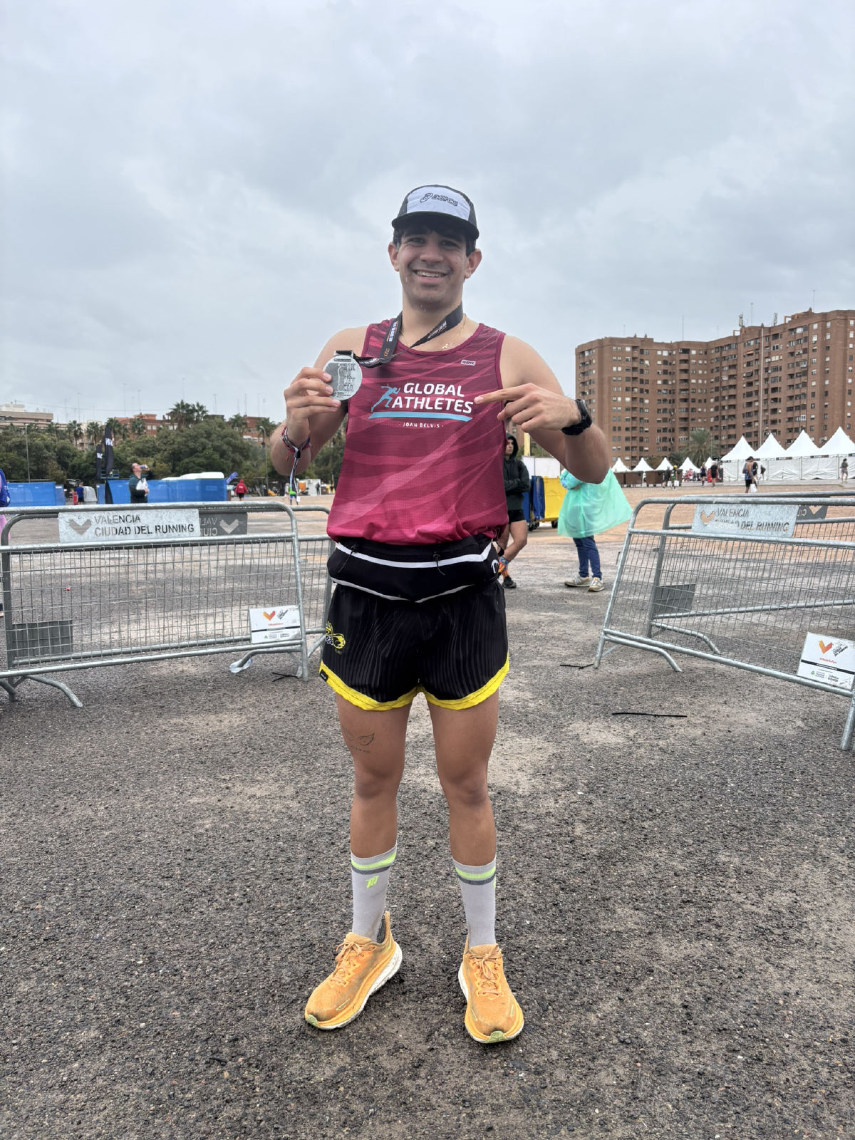 Con la medalla del medio maratón de Valencia